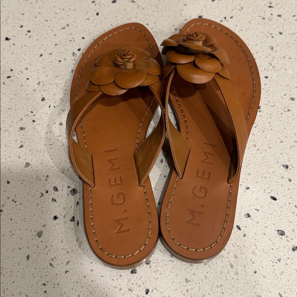 M. Gemi Women's Tan Leather Floral Accents Sandals Casual Made in Italy Size 38 - Picture 2 of 8